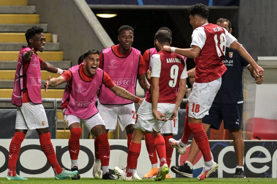 多个球队的 多个球队的